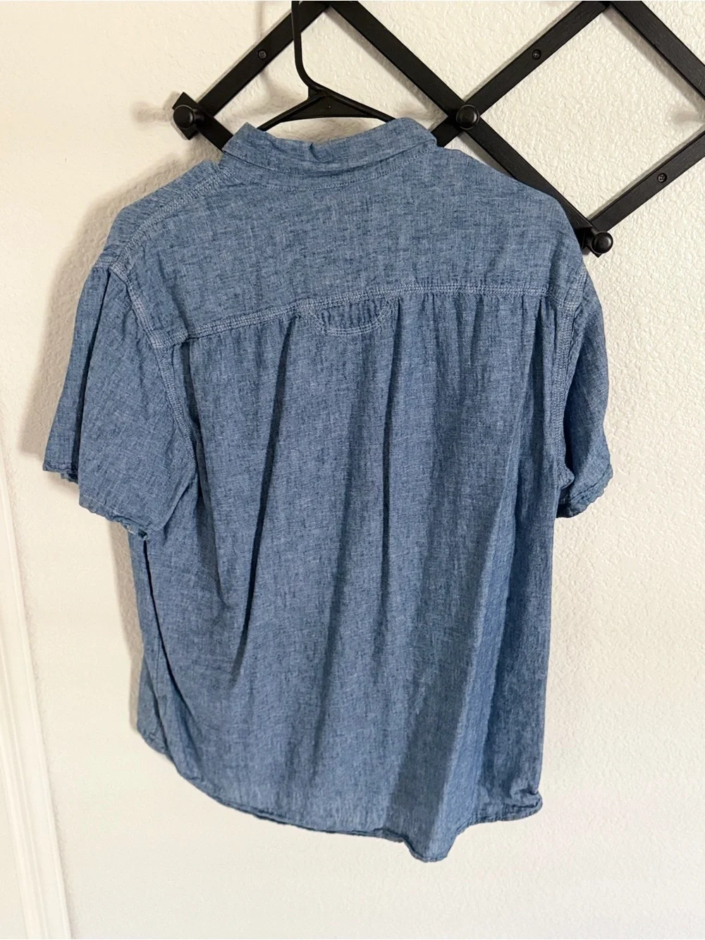 Free Assembly Men’s Chambray Button Down Shirt Large Blue Short Sleeve Casual - Picture 4 of 4